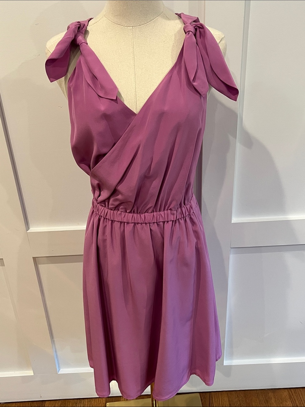 Chelsea and Walker - Tie-Shoulder Wrap Dress in Lilac - Size 4